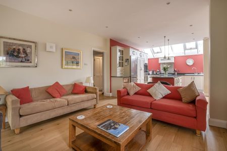 5 bedroom detached house to rent - Photo 4