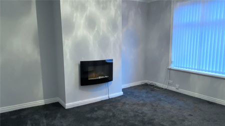 Common Road, Batley, West Yorkshire, WF17 - Photo 3