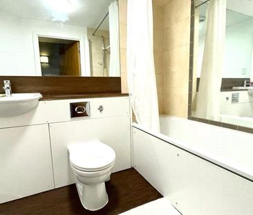 2 bedroom Flat in Projection West, Reading - Photo 5