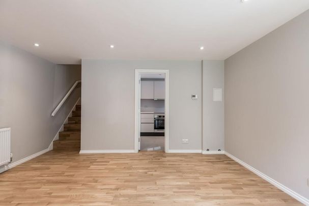 2 bedroom ground floor flat to rent - Photo 1