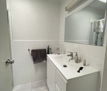 A SOUGHT-AFTER LOWSET UNIT IN A POPULAR COMPLEX! - Photo 5