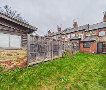 2 bedroom terraced house to rent - Photo 4