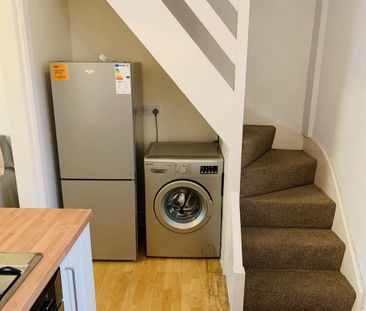 2 bedroom private hall to rent - Photo 5