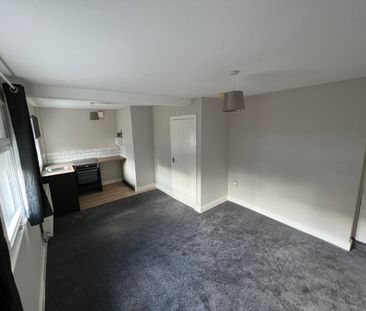 Studio Flat, Nottingham Road, NG6 - Photo 3