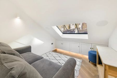 2 bedroom house in London - Photo 4