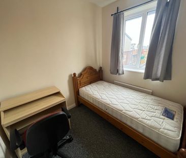 3 bedroom semi-detached house to rent - Photo 3