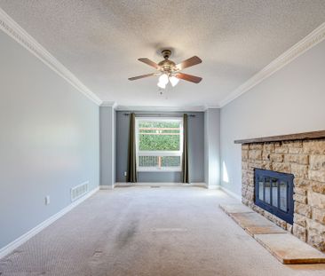 For Lease - 2070 Castlefield Crescent, Oakville, Ontario - Photo 2