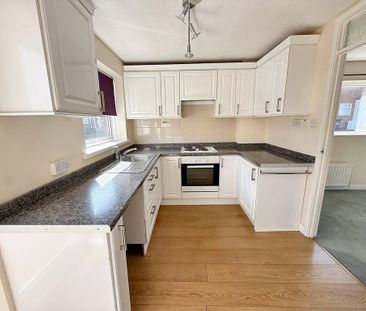 2 bedroom end of terrace house to rent - Photo 2