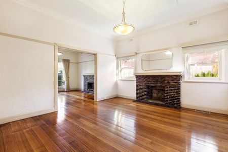 9 Dover St, Caulfield South VIC 3162 - House For Rent | Domain - Photo 4