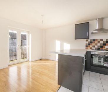2 bed Apartment To Let - Photo 3
