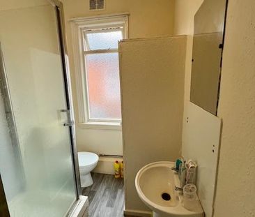 Bedsit to rent - Photo 6