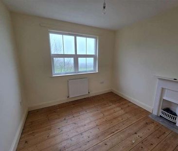 Lizard Peninsula, TR12 - Photo 3