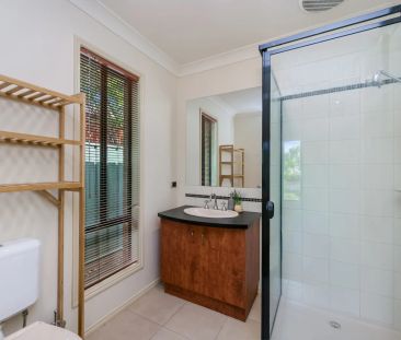 Stylish Living in a Quiet Strathfieldsaye Court - Photo 3