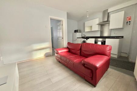 Bellevue Road, SOUTHAMPTON - Photo 5
