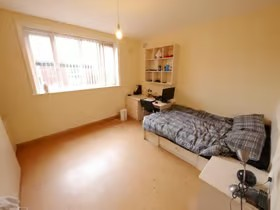 4 Bed - 33 St Chads Drive, Headingley, Leeds - LS6 3PZ - Student - Photo 3