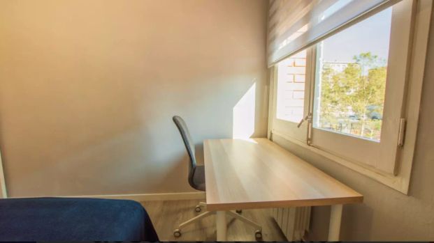 Room in a shared 5-bedroom apartment for rent in Provençals del Poblenou. - Foto 1