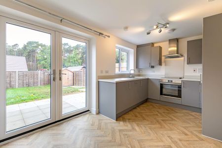 3 bedroom semi-detached house to rent - Photo 5