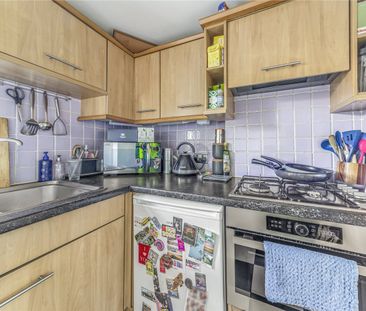 St James`s Terrace, London, SW12 - Photo 5