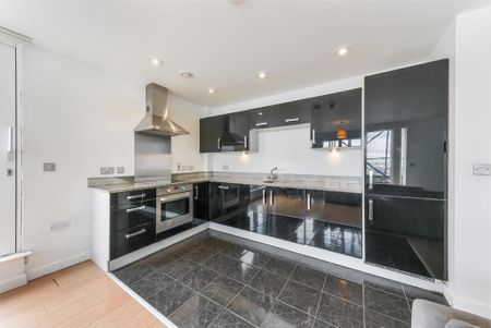 3 bedroom flat to rent - Photo 4
