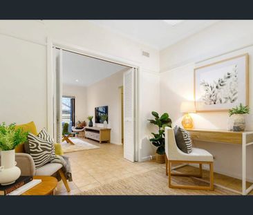 Spacious Family Living in a Convenient Ringwood Location - Photo 1