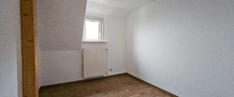 3-Raum-Wohnung in Randlage von Lößnitz im Dachgeschoss - Photo 1