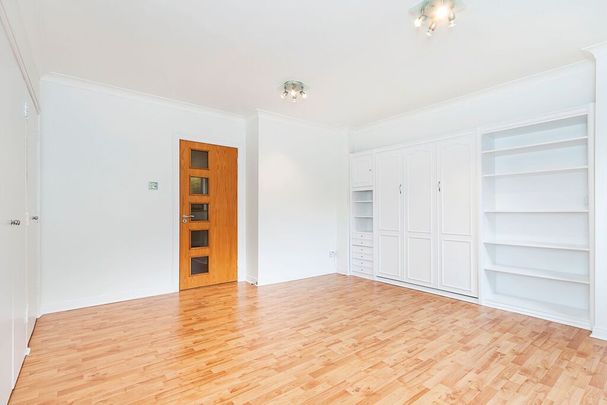 Regent House, Windsor Way, Hammersmith, London, W14 - Photo 1
