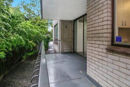 MODERN APARTMENT IN CENTRAL LOCATION - Photo 5