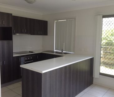 Beautiful Townhouse close to EVERYTHING - Photo 2