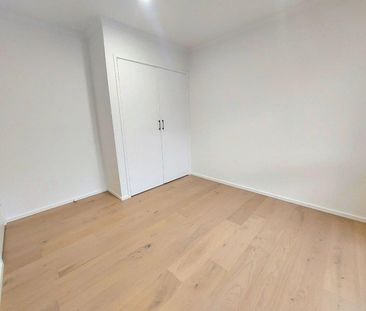 CONVENIENTLY LOCATED & STYLISH TWO BEDROOM UNIT - Photo 3