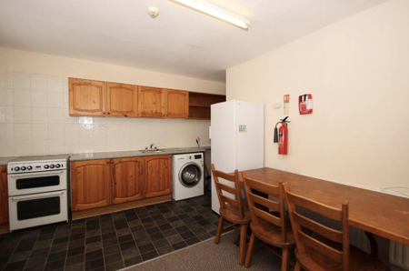 4 bedroom flat to rent - Photo 5