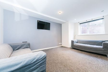 Manor Drive, Leeds - Photo 3