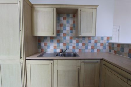 2 bedroom flat to rent - Photo 2