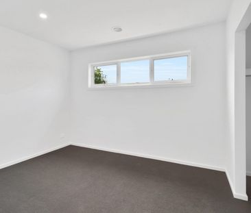 Spacious Modern Living in North Geelong - Pefect Family Home - Photo 4
