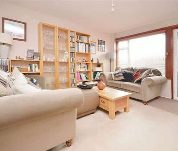 Dunster Crescent, Hornchurch, Essex, RM11 - Photo 4