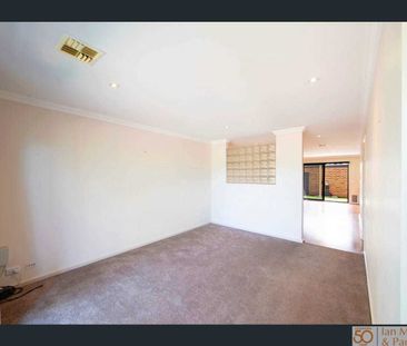 14 Glow Worm Grove, Harrison ACT 2914 - Terrace For Rent | Domain - Photo 2