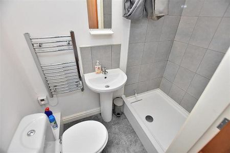 1 bedroom block of apartments to rent - Photo 2