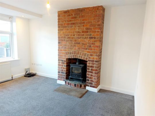 3 bedroom Semi-detached house to rent - Photo 1