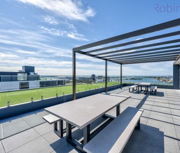 Two bedroom apartment on level 8 with stunning views over to Newcas... - Photo 4