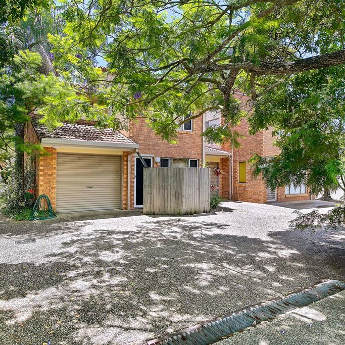 Location, Location, Location - Walk to Plaza, Cbd & Beach! - Photo 1