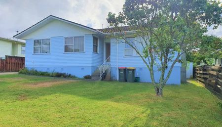 3-bedroom home in the heart of West Auckland - Photo 3