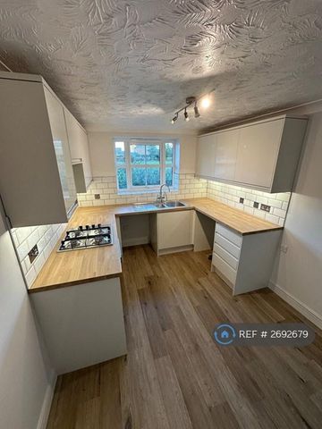 3 bedroom end of terrace house to rent - Photo 5