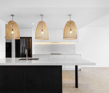 Sophisticated Luxury Beachside - Photo 1