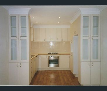 Spacious & Convenient Two-Bedroom House - Photo 4