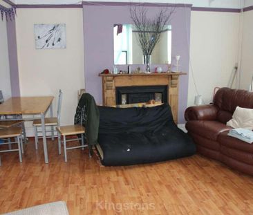 4 bedroom flat to rent - Photo 2