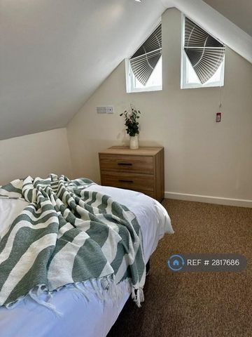 1 bedroom in a house share to rent - Photo 4