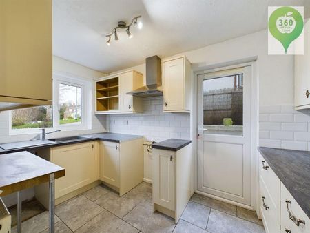 3 bedroom semi-detached house to rent - Photo 5