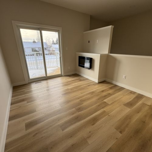 3 Bedroom Triplex - Ready for it's First Tenants!! - Photo 1