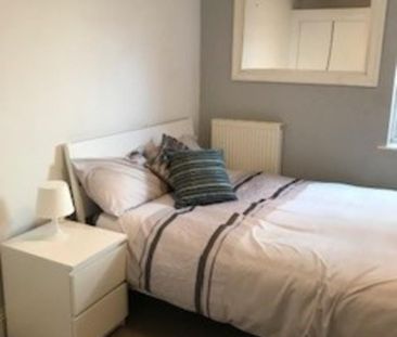 4 bedroom flat to rent - Photo 3