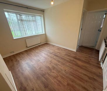 4 bedroom semi-detached house to rent - Photo 3