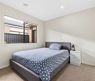 MODERN & SPACIOUS FAMILY HOME - Photo 4